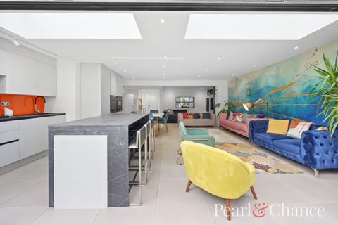 5 bedroom semi-detached house for sale, The Vale, London, NW11