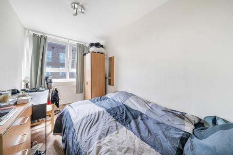 4 bedroom apartment to rent, Badric Court, Battersea SW11