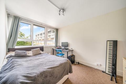 4 bedroom apartment to rent, Badric Court, Battersea SW11