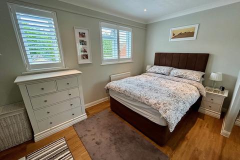 6 Claydon Drive, Croydon, CR0 4QX