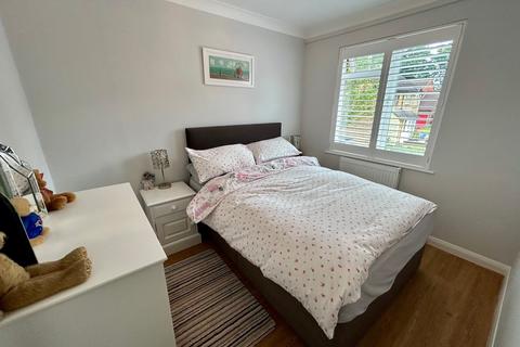6 Claydon Drive, Croydon, CR0 4QX