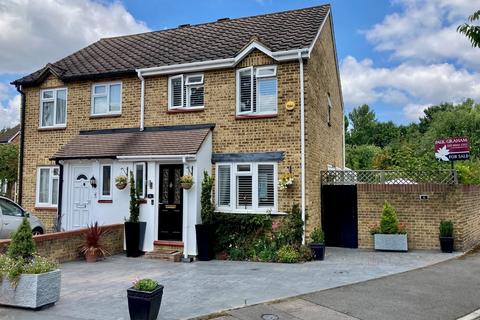 3 bedroom semi-detached house for sale, Claydon Drive, Beddington