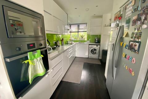 4 Brabazon Avenue, Wallington, SM6 9ES