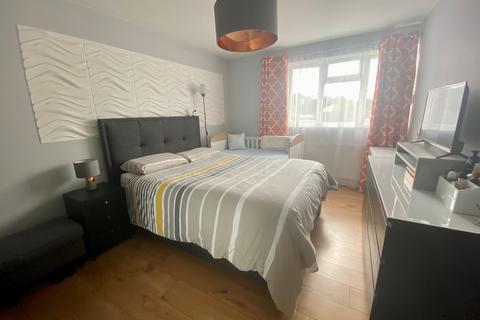 4 Brabazon Avenue, Wallington, SM6 9ES