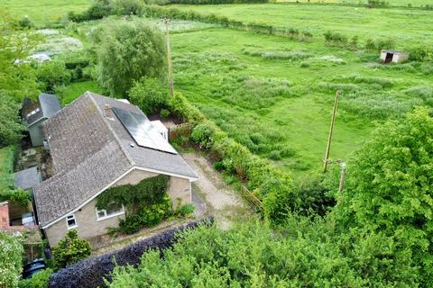 2 bedroom detached bungalow for sale, Barkwith Road, South Willingham LN8 6NN