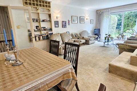 2 bedroom flat for sale, Uxbridge Road, Pinner HA5