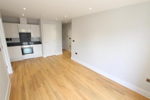 1 bedroom apartment to rent, Lavender Park Road, West Byfleet KT14