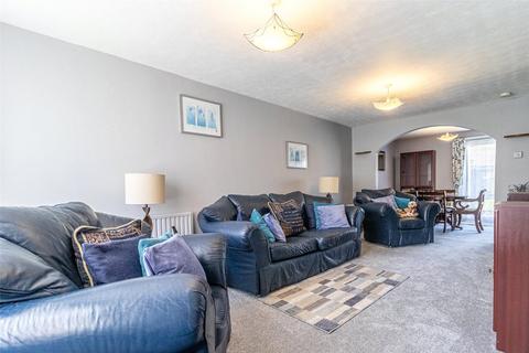 6 Fieldfare, Swindon, SN3 5BE