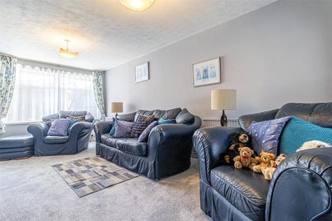6 Fieldfare, Swindon, SN3 5BE
