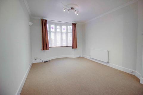 3 bedroom end of terrace house to rent, Grosvenor Road, Swindon SN1