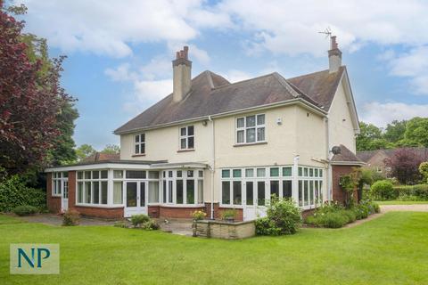 5 bedroom detached house for sale, Fitzwalter Road, Colchester CO3