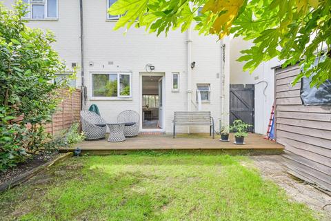 21 Faraday Road, London, W3 6JB