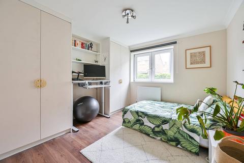 2 bedroom flat to rent, Salisbury Close, Elephant and Castle, London, SE17