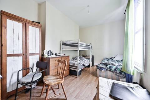2 bedroom flat for sale, Malvern Road, Maida Hill, London, NW6