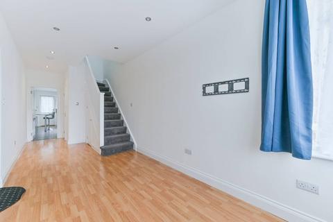 2 bedroom flat to rent, Sandy Lane South, Wallington, SM6