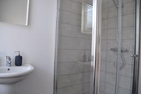 28 Autumn Grove, Leeds, LS6 1RL
