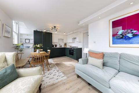 2 bedroom flat to rent, Frithville Gardens W12