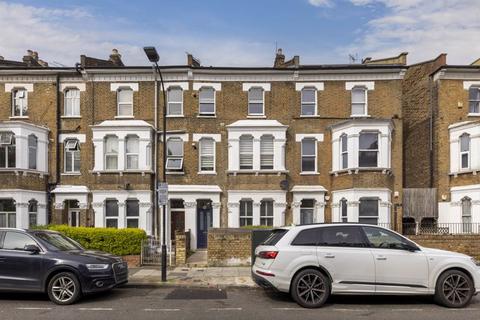 2 bedroom flat to rent, Frithville Gardens W12