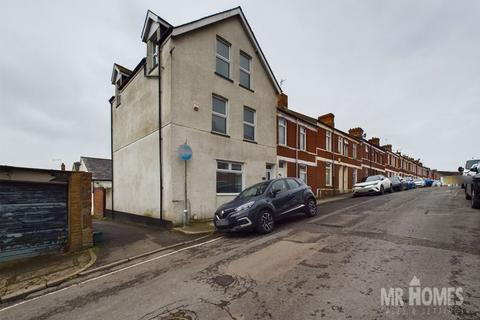 6 bedroom end of terrace house for sale, Vale Street, Barry, The Vale Of Glamorgan, CF62 6JQ
