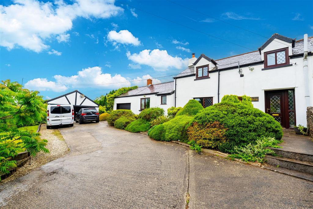 Godra Bryn, Shwt Hill, Bridgend, CF32... 4 bed semidetached house for