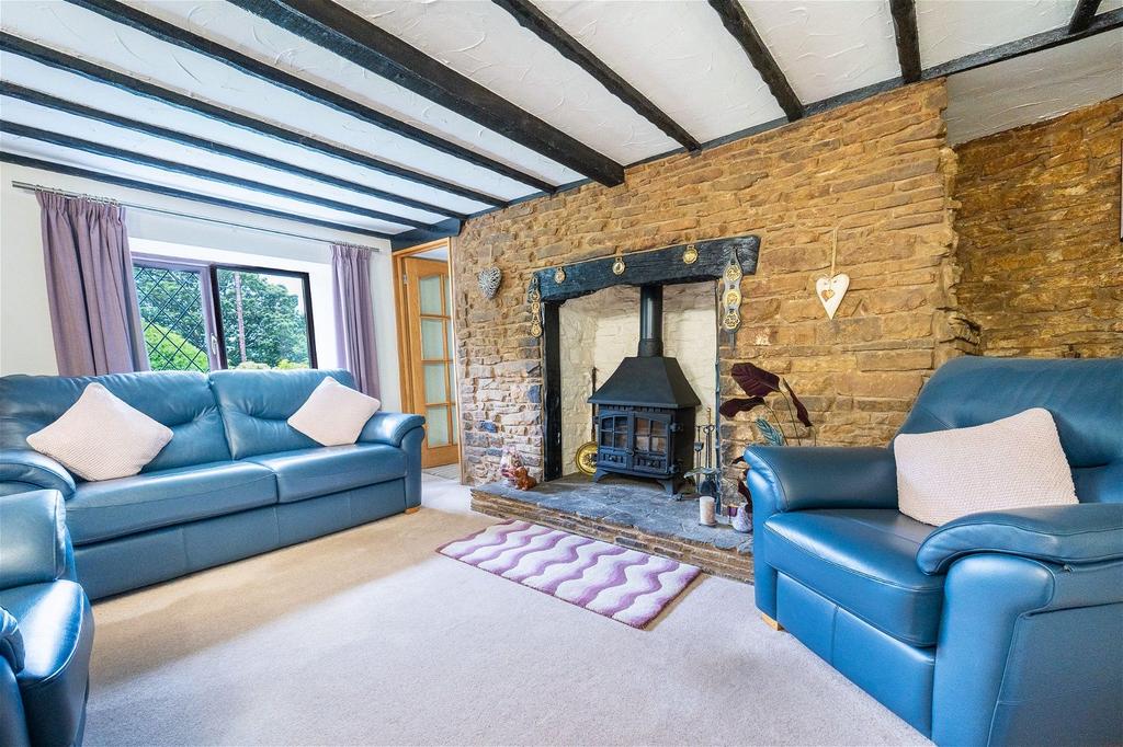 Godra Bryn, Shwt Hill, Bridgend, CF32... 4 bed semidetached house for