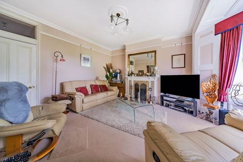 2 bedroom flat for sale, Station Road, Wadhurst, East Sussex
