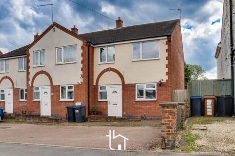 3 bedroom end of terrace house to rent, Flamville Road, Hinckley LE10
