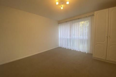 2 bedroom flat to rent, Southall Close, Ware SG12