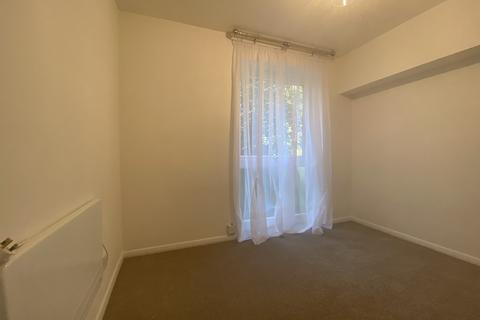 2 bedroom flat to rent, Southall Close, Ware SG12