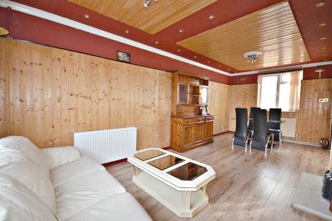 2 bedroom terraced house to rent, Hetherington Close, Slough