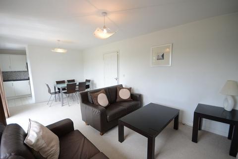 2 bedroom flat to rent, Meadow Way, Caversham