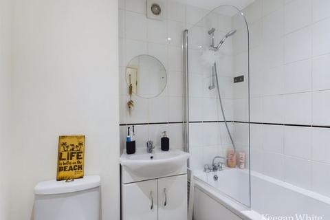 1 bedroom ground floor flat for sale, St Georges Court, High Wycombe