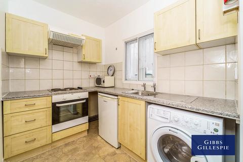 Studio to rent, Allington Close, Greenford, UB6 8PH