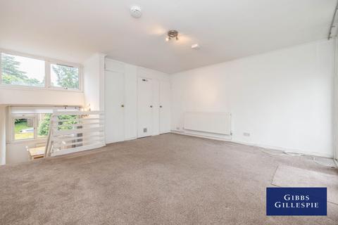 3 bedroom flat to rent, Leaf Close, Northwood, Middlesex, HA6 2YY