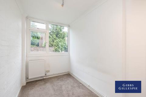 3 bedroom flat to rent, Leaf Close, Northwood, Middlesex, HA6 2YY