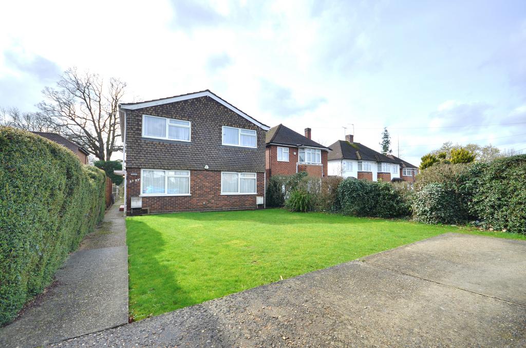 Swakeleys Road, Ickenham, UB10 8DQ 2 bed to rent £1,600