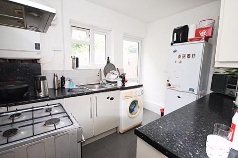 2 bedroom property for sale, Clifton Road, Greenford