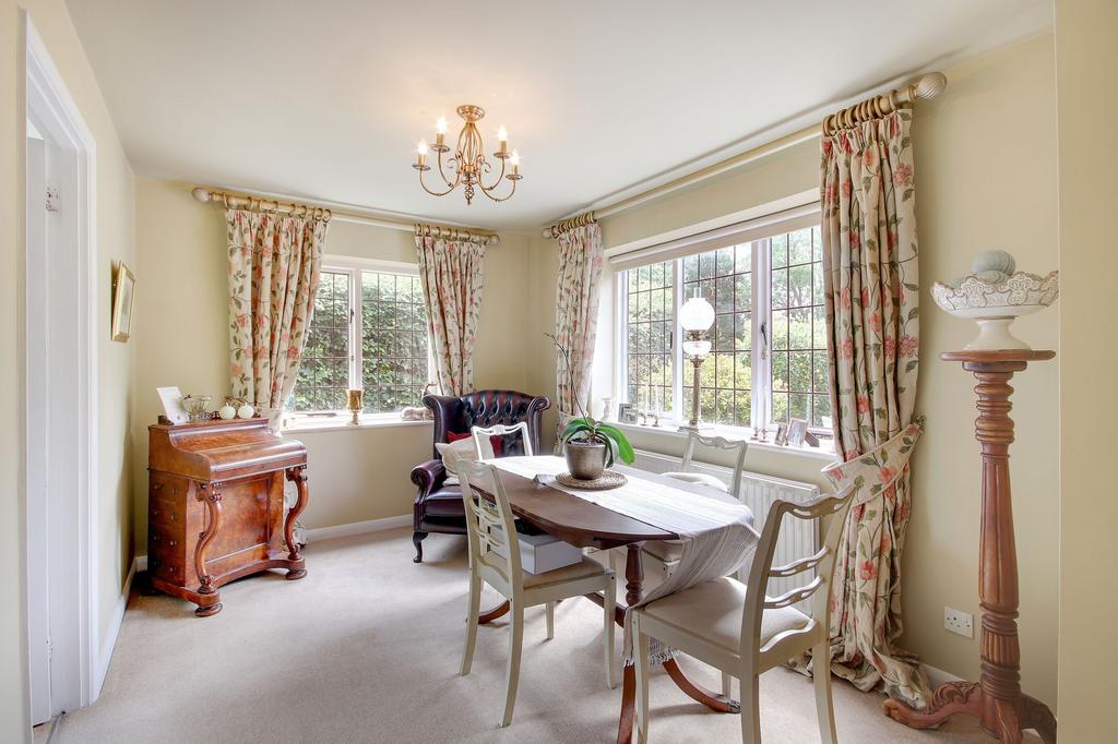 Cottage dining room