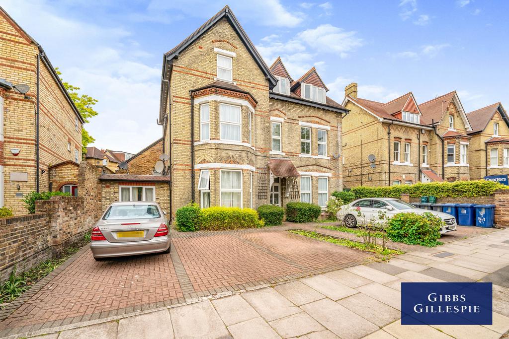 Warwick Road, Ealing, W5 1 bed in a house share £900 pcm (£208 pw)