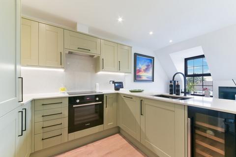 2 bedroom apartment to rent, Villiers Avenue, Surbiton KT5