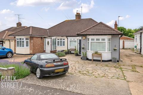 4 bedroom semi-detached bungalow for sale, Somerset Gardens, Hornchurch, RM11