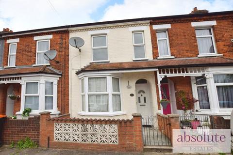 3 bedroom terraced house to rent, Conquest Road, Bedford