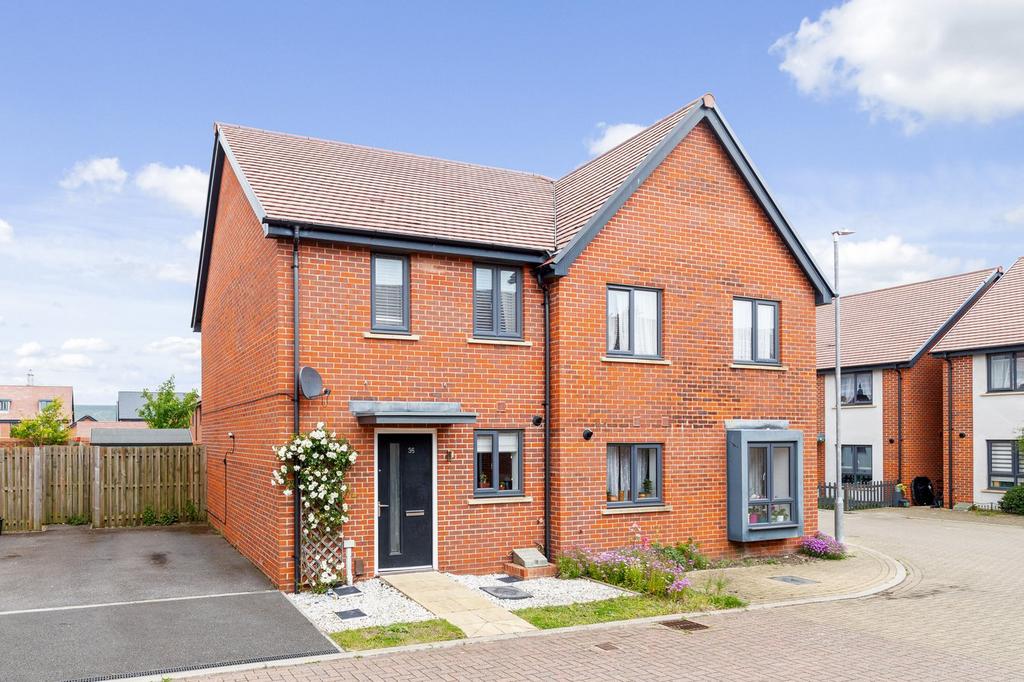 The Lancers, Folkestone, CT20 2 bed semidetached house for sale £290,000