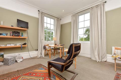 1 bedroom flat for sale, Tayles Hill Drive, Epsom, Surrey