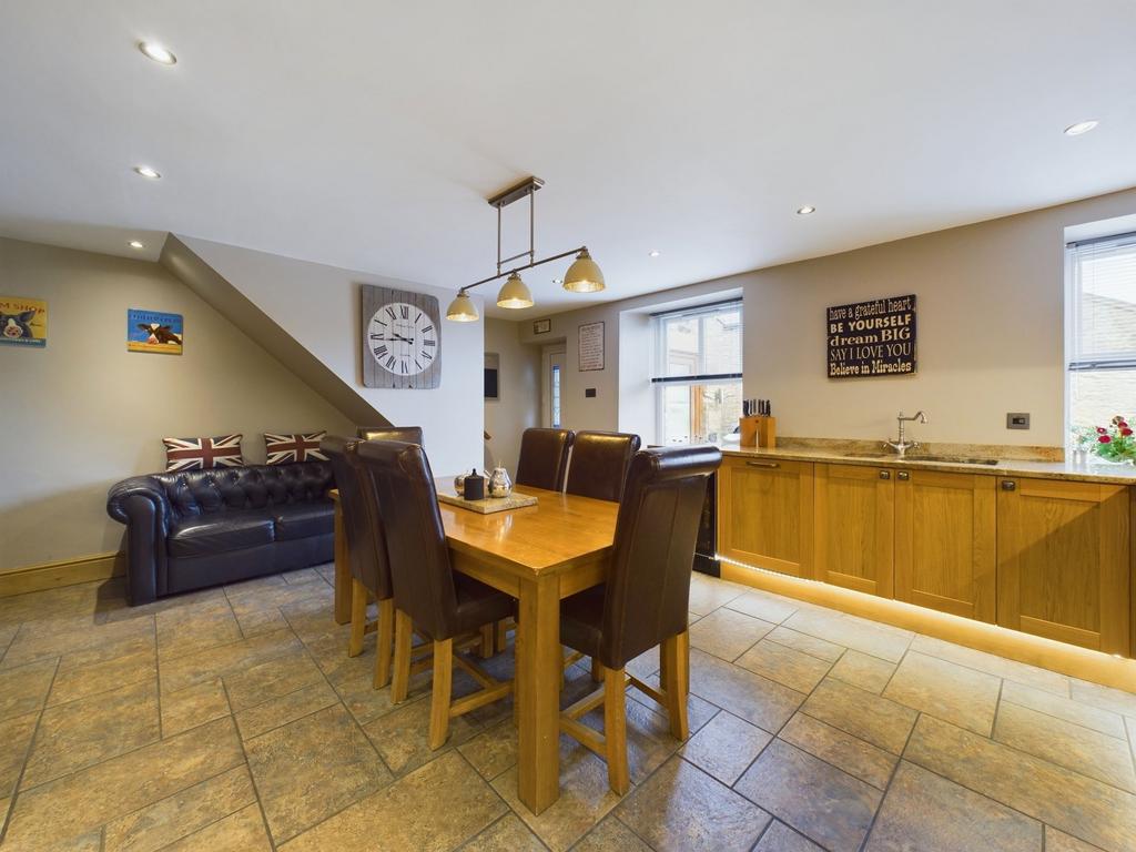 Kitchen/ dining room