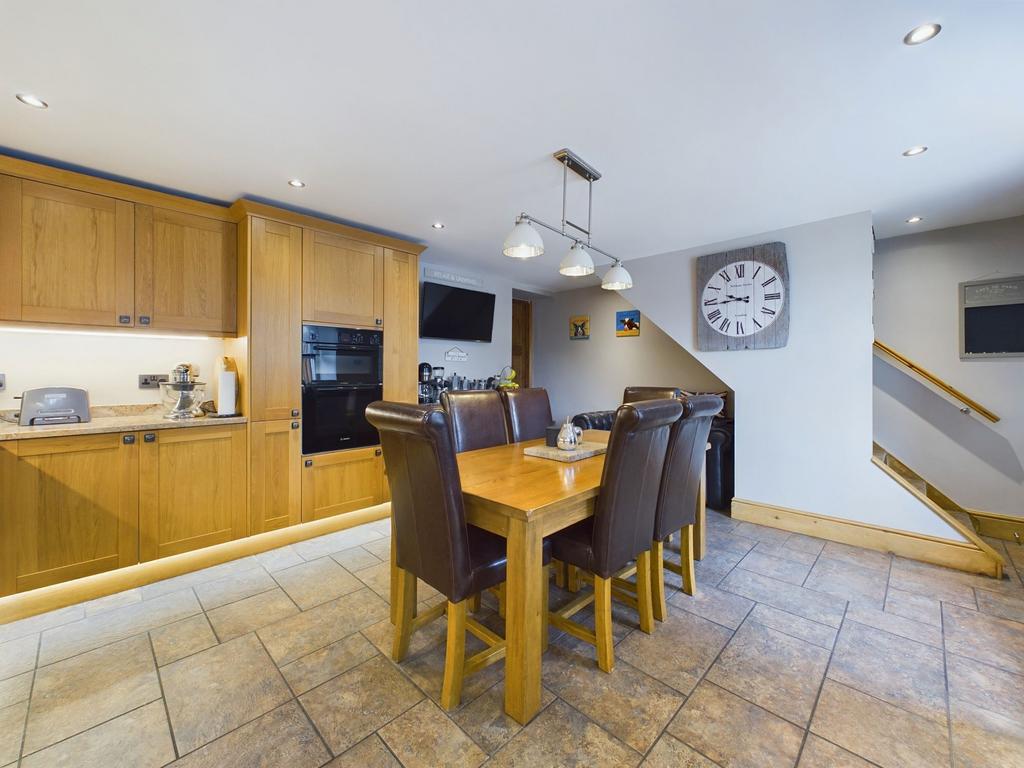 Kitchen/ dining room