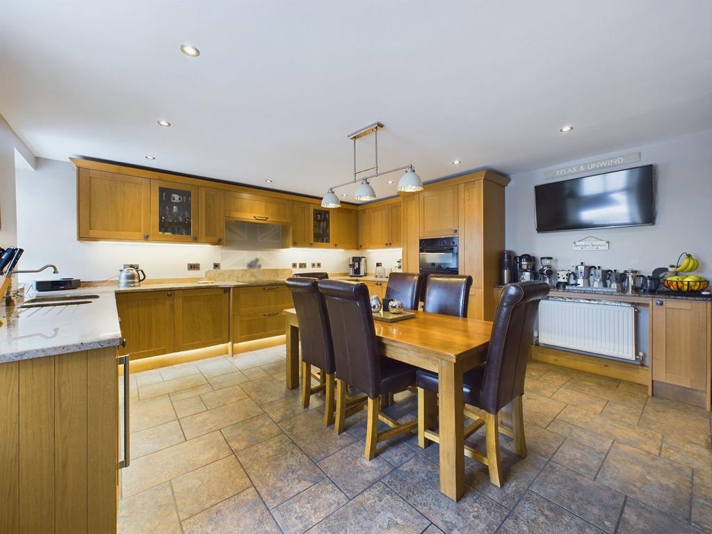 Kitchen/ dining room