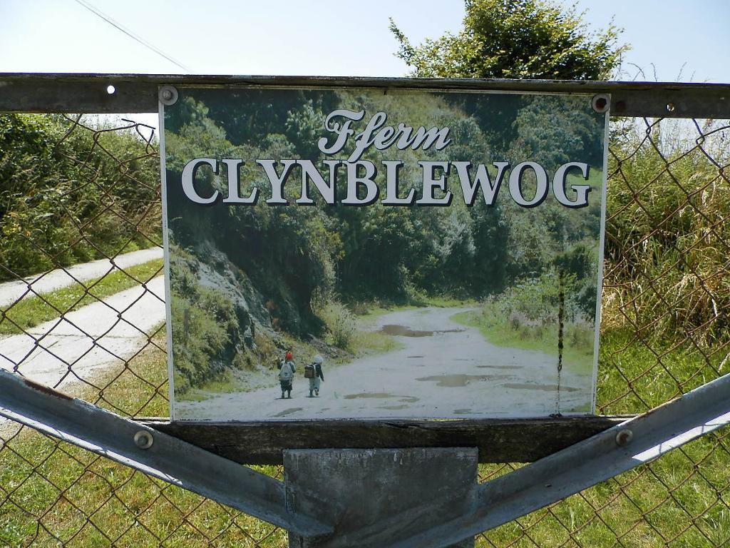 Clynblewog Farm Entrance