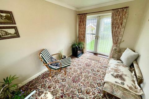 4 Clough Fields Road, Hoyland, Barnsley, S74 0BJ