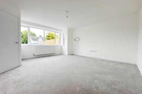 2 bedroom semi-detached house to rent, Oakley Road, Luton, LU4 9PT